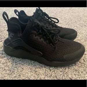 Black Nike Hurraches